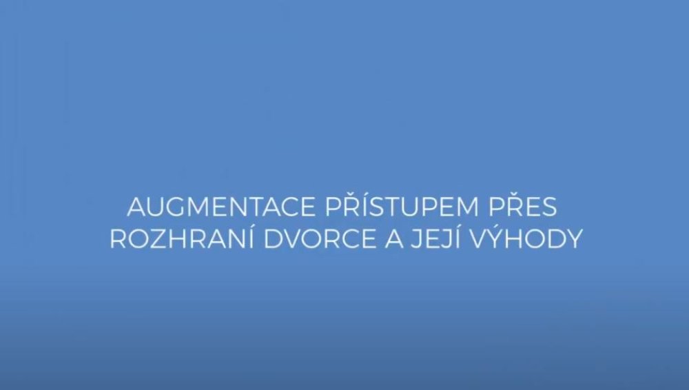 Zvětšení prsou – vložení implantátu přes rozhraní dvorce a jeho výhody